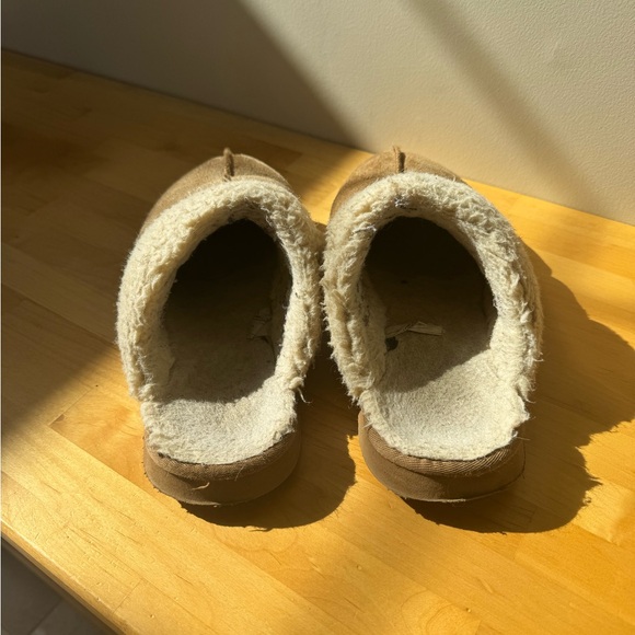 Bear Paw Loki II Cozy Tan Slippers with Cream Lining - Picture 3 of 6